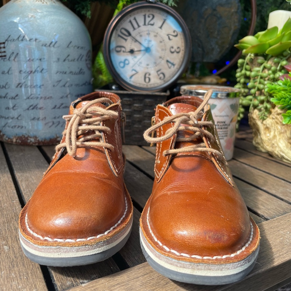 Steve Madden Brown Leather Ankle Boots with Minimalist Design - Picture 3 of 7
